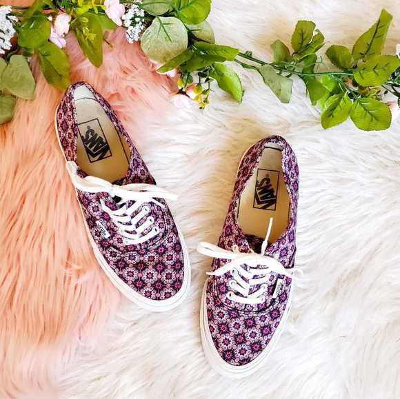 Vans Shoes - ⚡FLASH SALE!Vans Coral and Blue Geo Print Sneakers